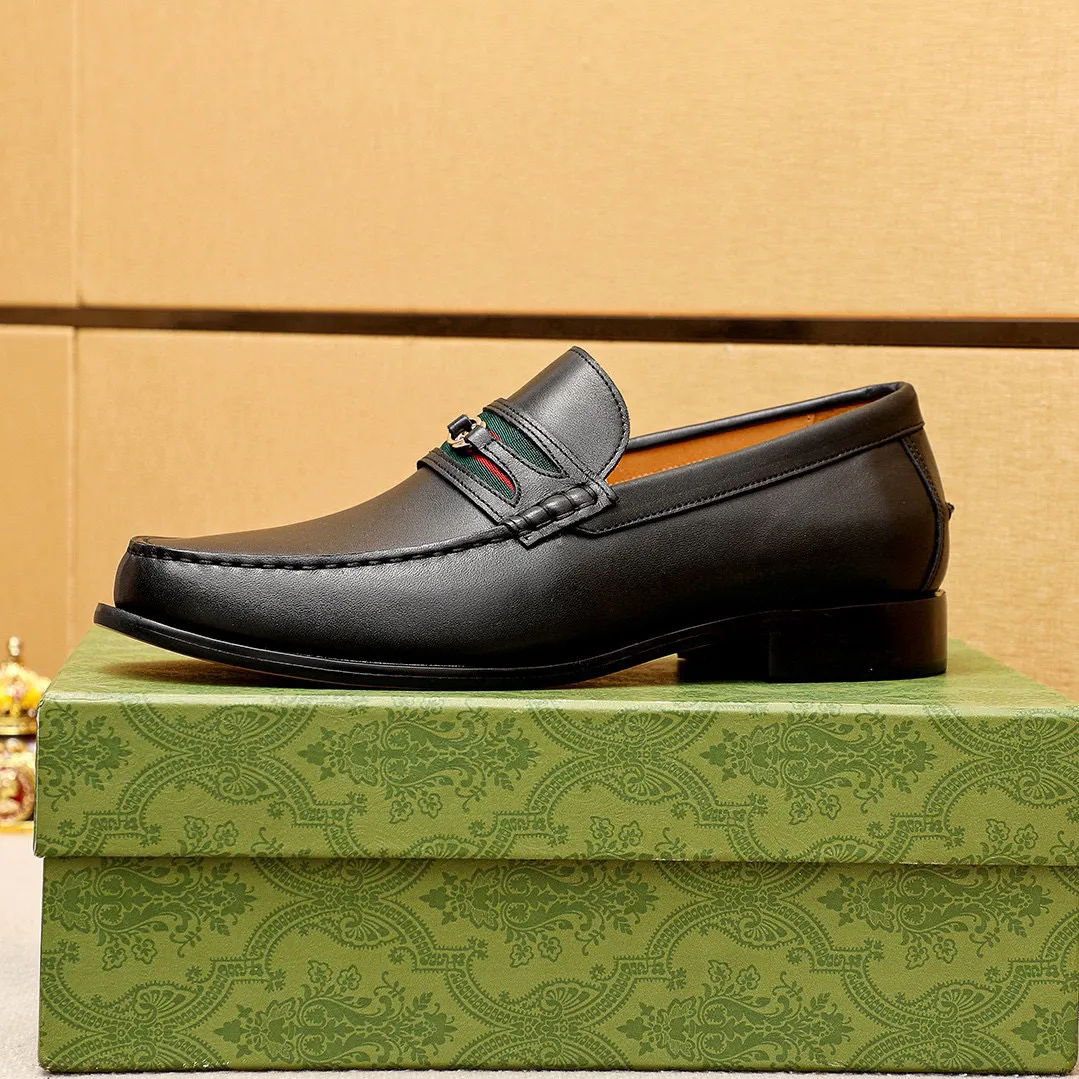 Men's shoes 💰460 💐 Product trademark: GUCCI "Gucci" casual leather shoes Regular size: 38-44 (45.46.47🉑️customized) Product materials: Selected imported first-layer calfskin upper + classic hardware buckle, imported cowhide leather lining. Strong three-dimensional visual effect, original combination outsole Color: 2⃣️colors available